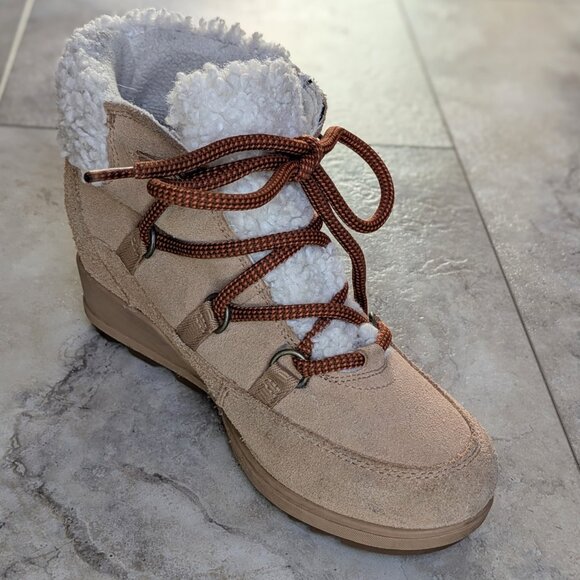 Sorel 'Evie' Waterproof Cozy Lace Booties (women's 6.5) - Picture 3 of 10